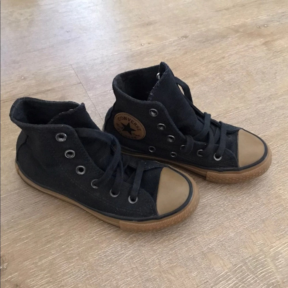 Black and Tan converse shoes. Size kids 11